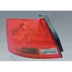 Lampa tylna skrajna z listwą Audi A4 Avant 11/2004   lewy