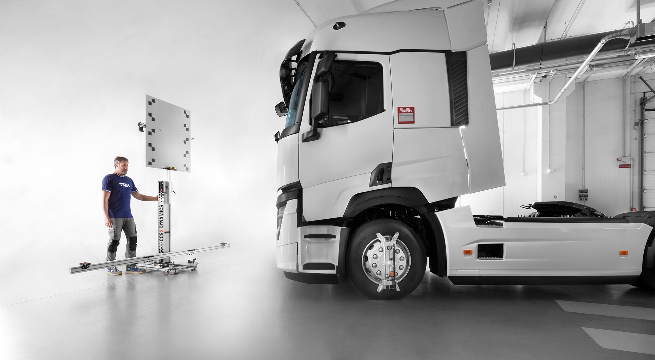 Zdjęcie miniatura produktu CCS 2 Dynamics Truck - mobilny zestaw do kalibracji kamer dla sam. ciężar.Zawiera uchwyty na felgę 12"-28"